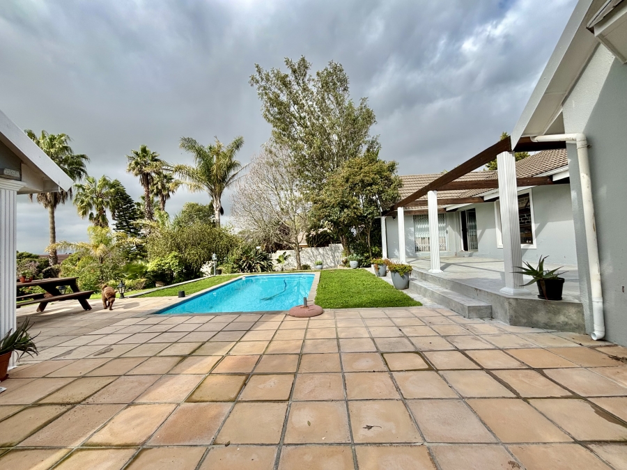 5 Bedroom Property for Sale in Vierlanden Western Cape